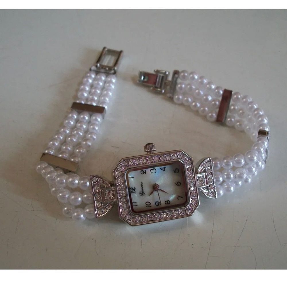 Women rhinestone silver finish faux pearl fashion  watch